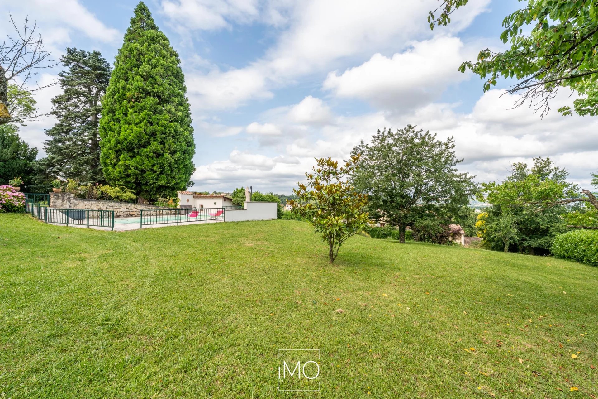Propriété familiale de 226 m2 avec piscine et terrain de 5000 m²