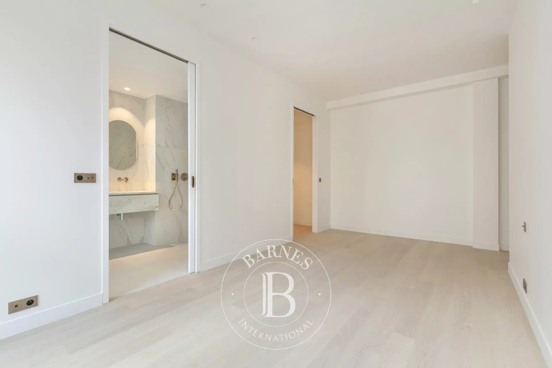 Daire Paris 8ème - picture 13