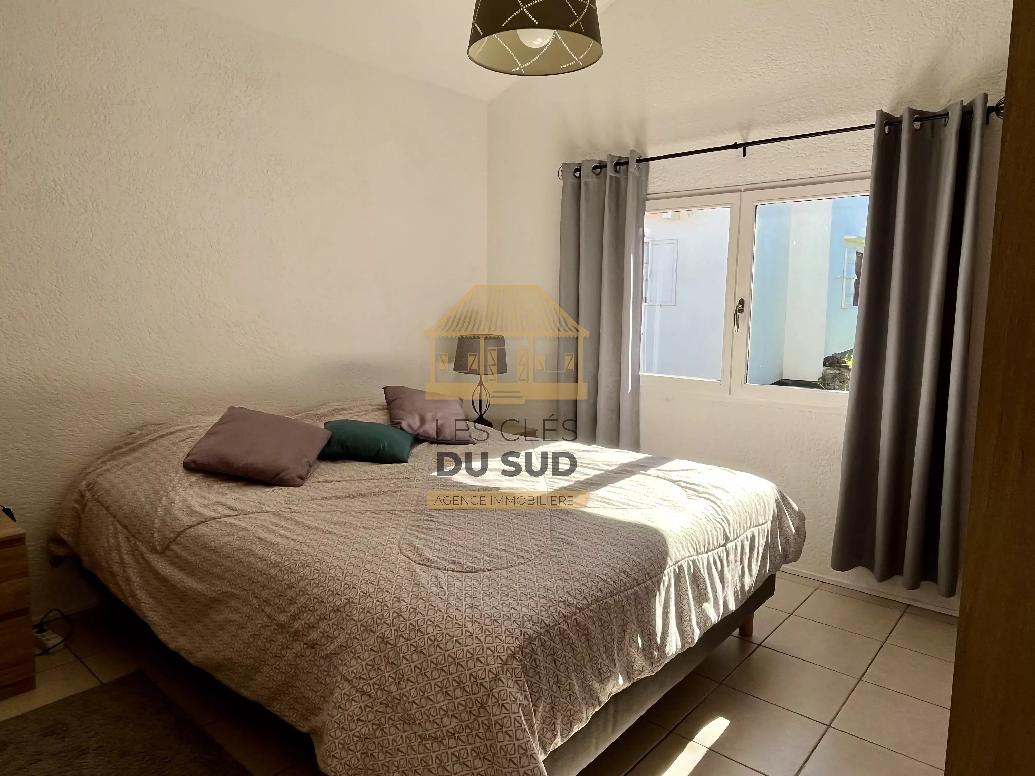 Villa familiale T5/6 spacieuse avec grand jardin plat et vue dégagée au Tampon – Pont d’Yves 97430