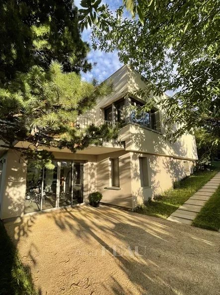 4 Bedroom Villa/Townhouse's Image 16