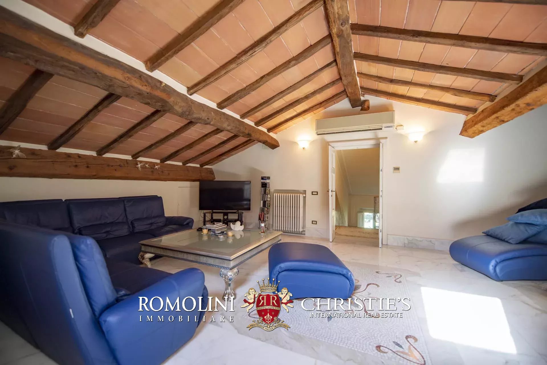 8 Bedroom Villa/Townhouse's Image 42