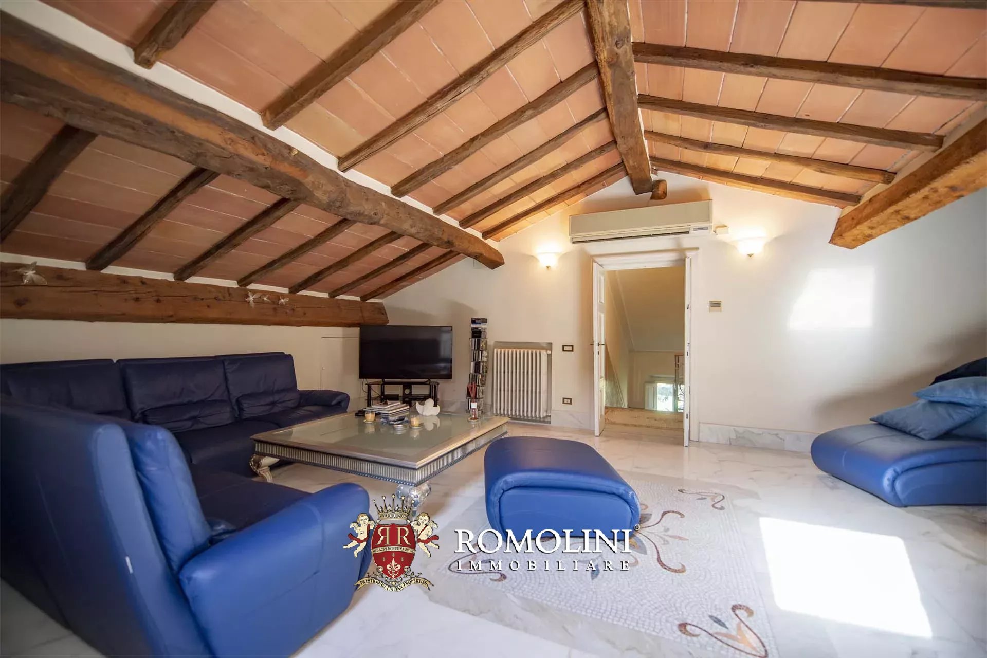 8 Bedroom Villa/Townhouse's Image 42