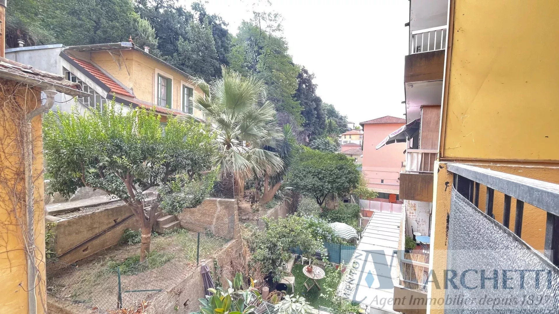 Menton - Studio, cellar and balcony