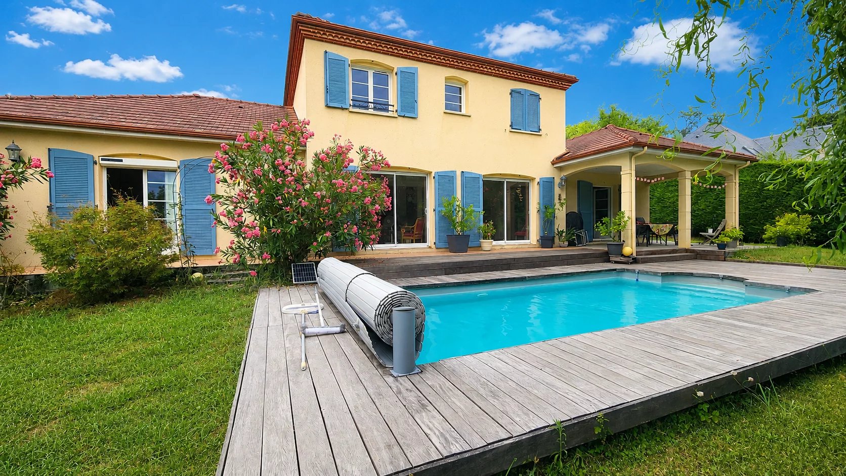 EXCLUSIVITÉ, SERRES CASTET, A VENDRE Maison de 203 m², 6 chambres, piscine, garage, sur un terrain de 1050 m²