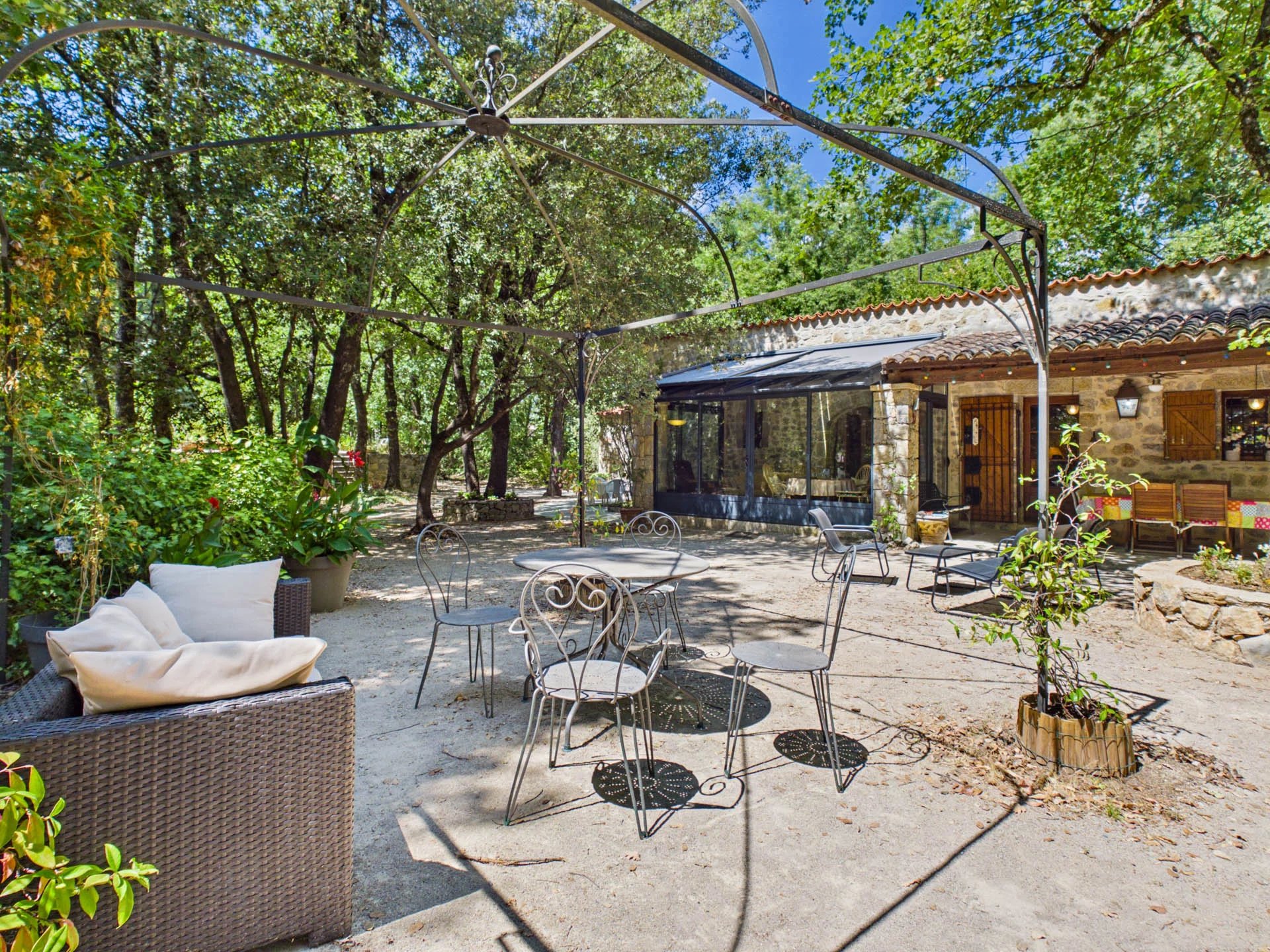 Authentic old stone house - TOURRETTES