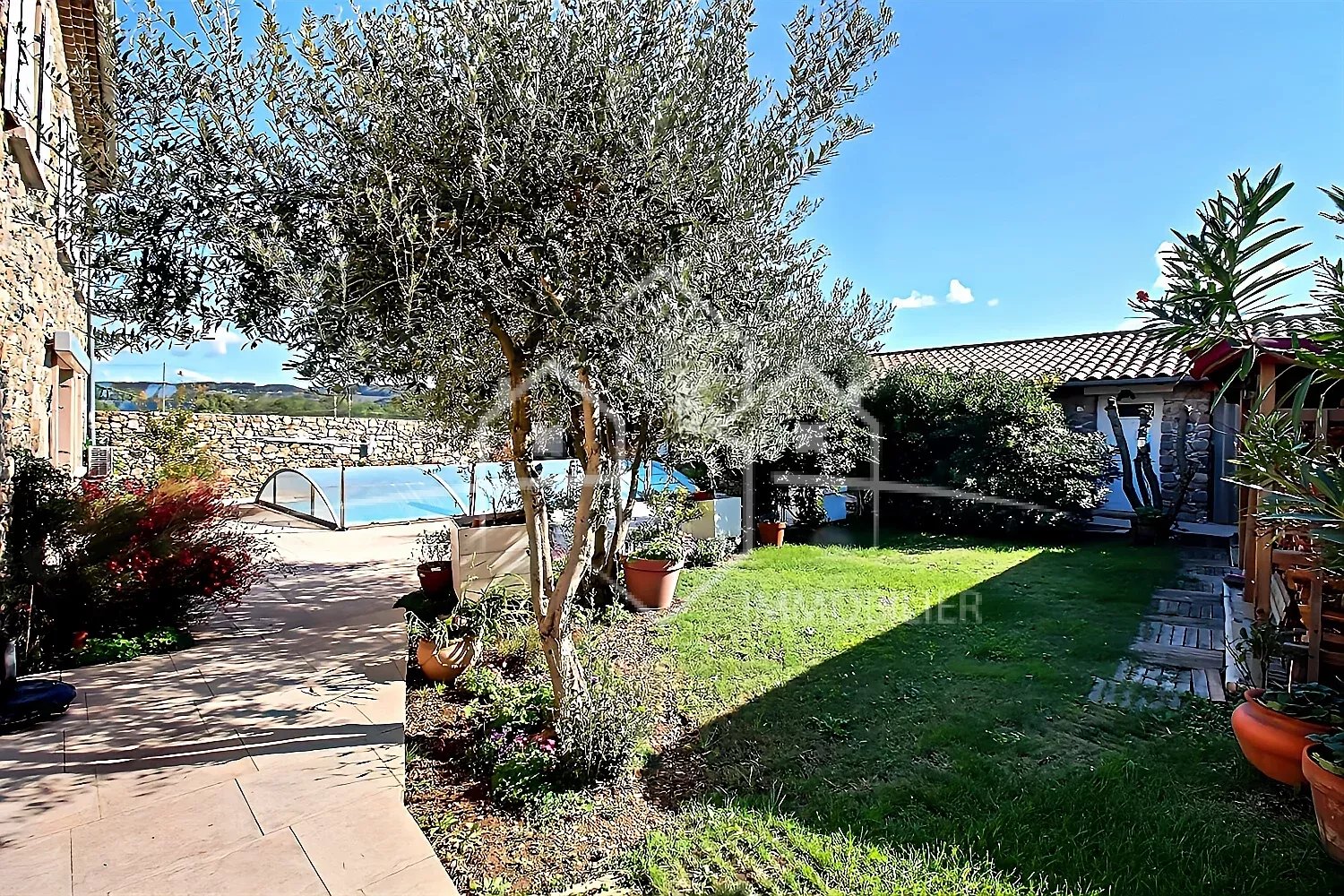 Maison en pierre 161 m² hab, 4 ch avec piscine