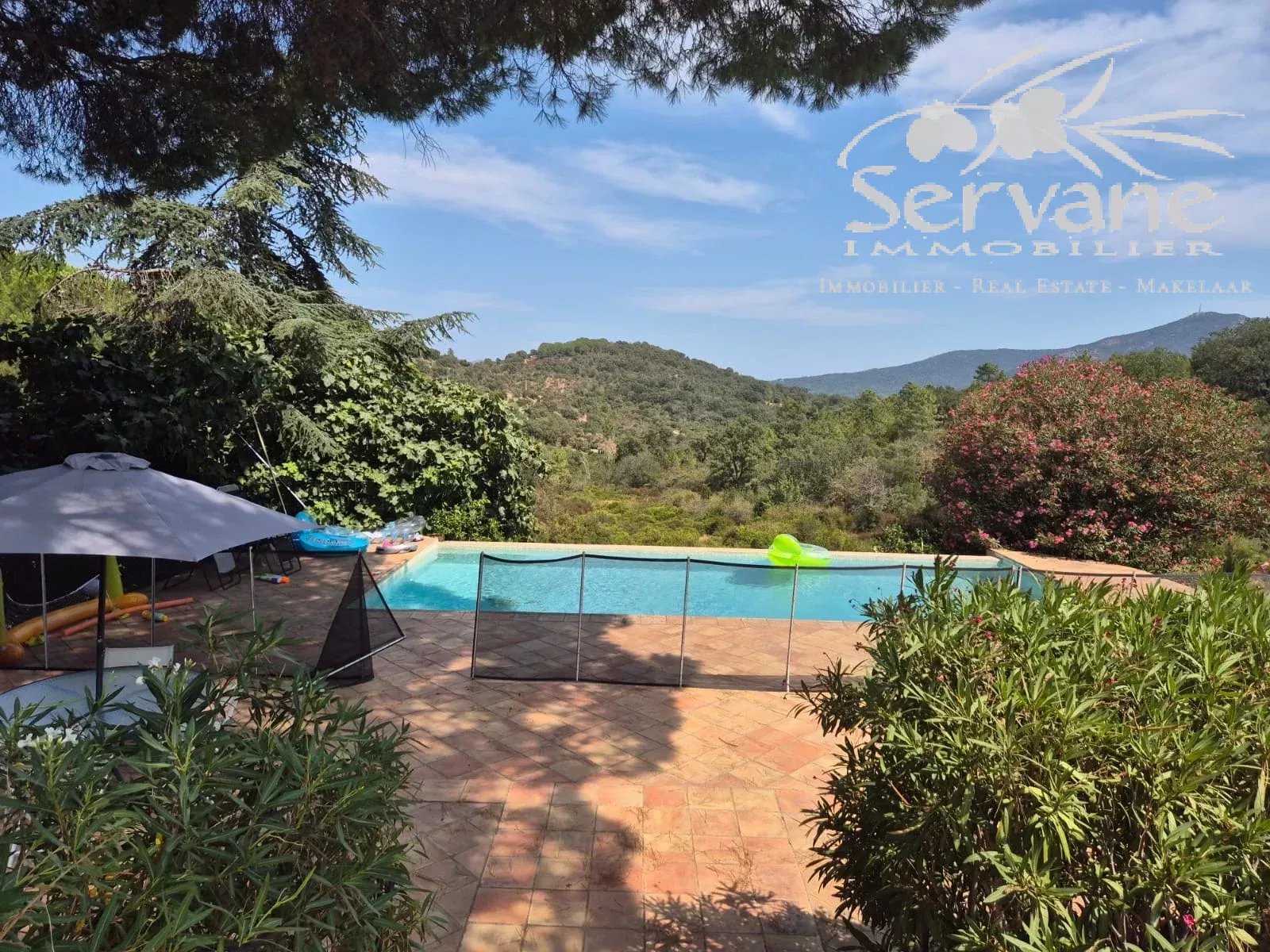FOR SALE STONE PROPERTY WITH ANNEXES
