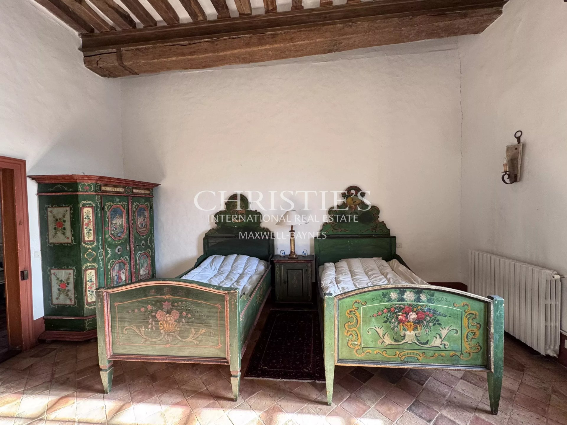 9 Bedroom Chateau's Image 16