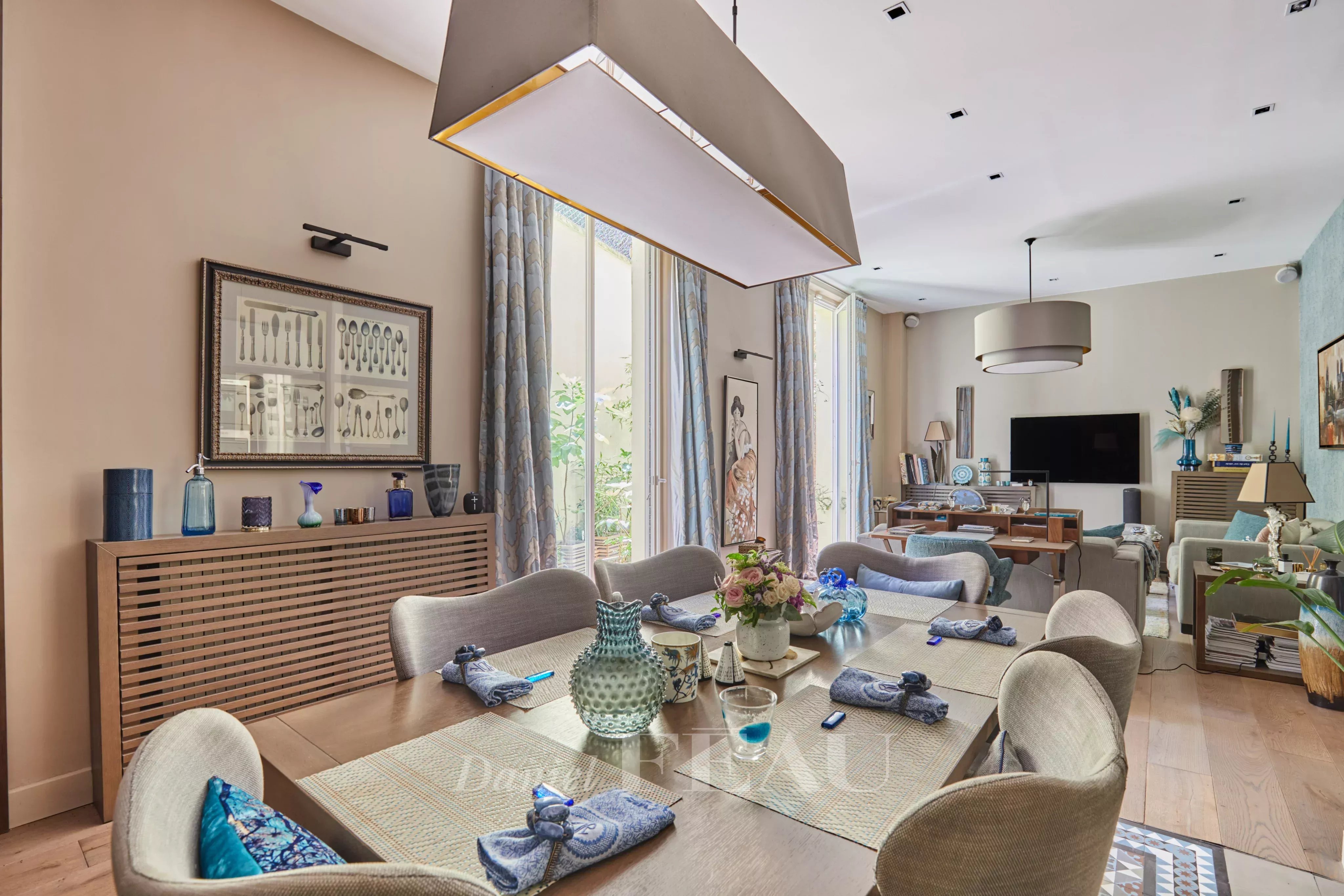 Paris 16th District – A 3-bed apartment with a leafy terrace