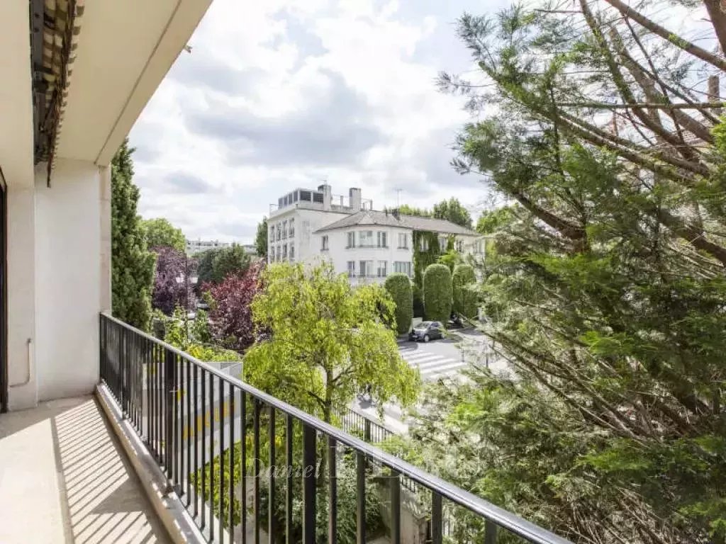 Rental Apartment Neuilly-sur-Seine