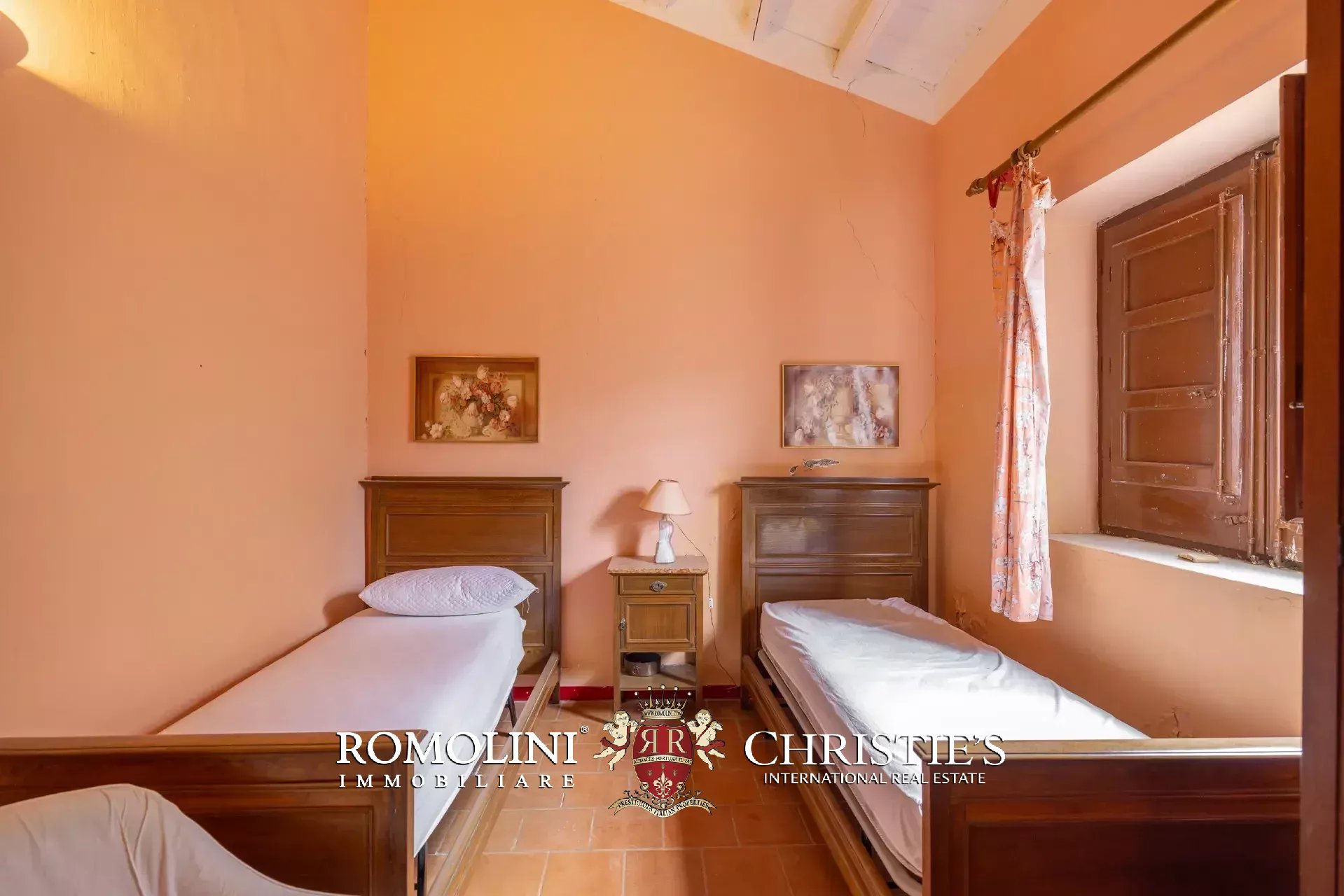 8 Bedroom Villa/Townhouse's Image 44