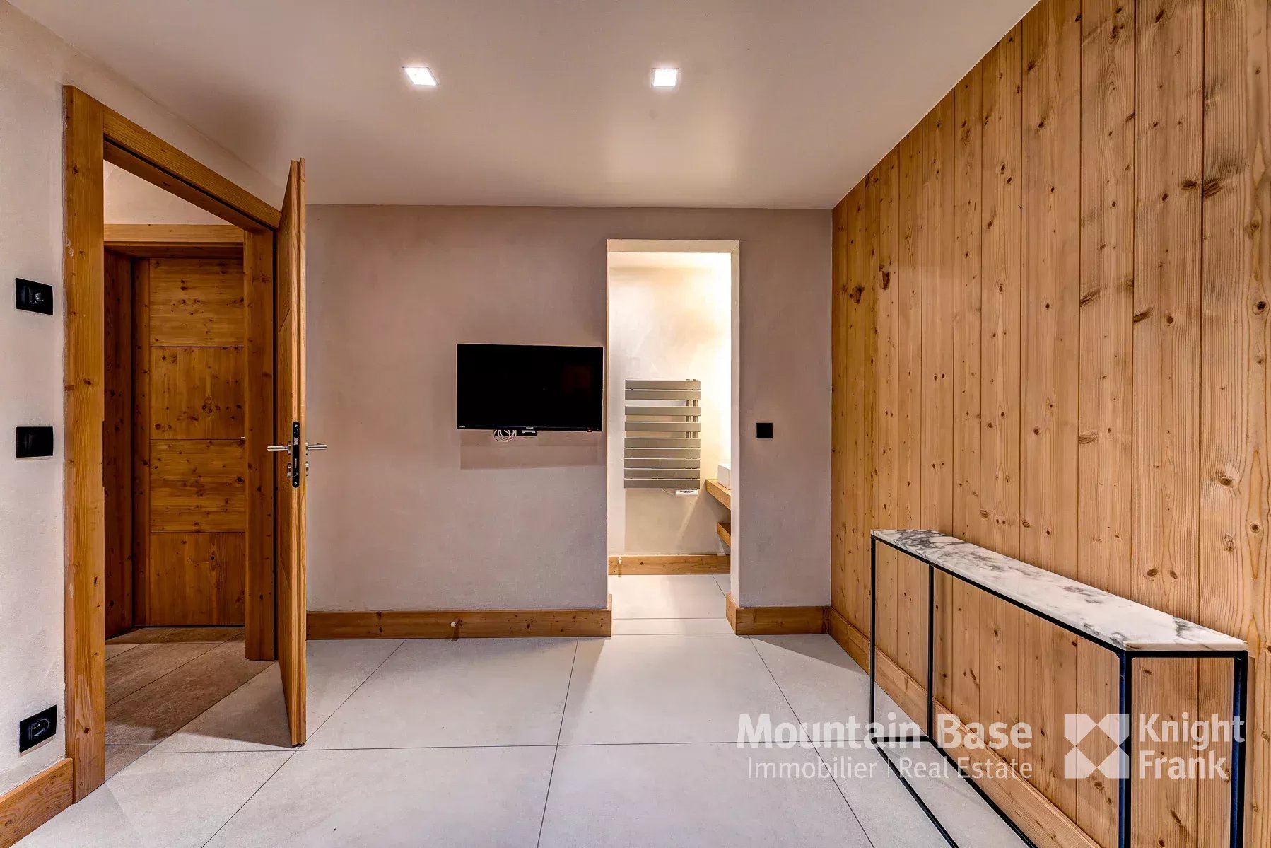 Photo of Beautifully finished 5 bedroom chalet with independent apartment in Les Houches