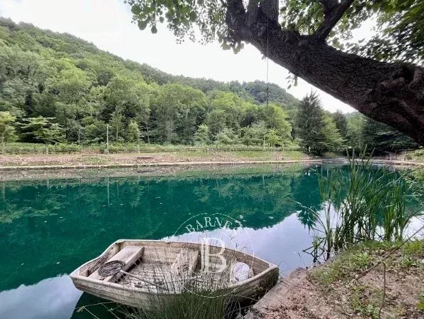 Туристическая резиденция, выставленная на продажу у озера Варезе