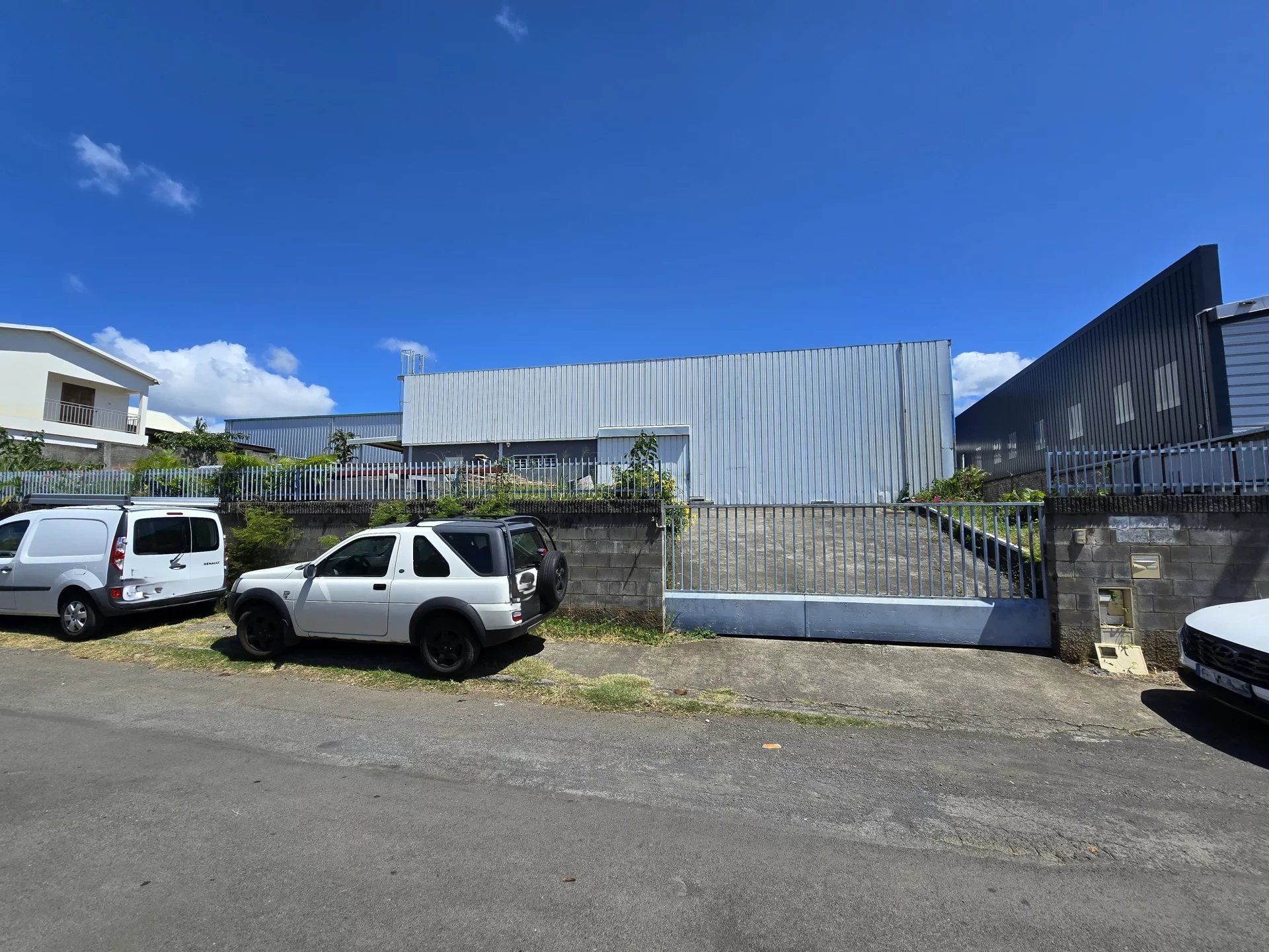 A VENDRE HANGAR ZONE DE LA MARE