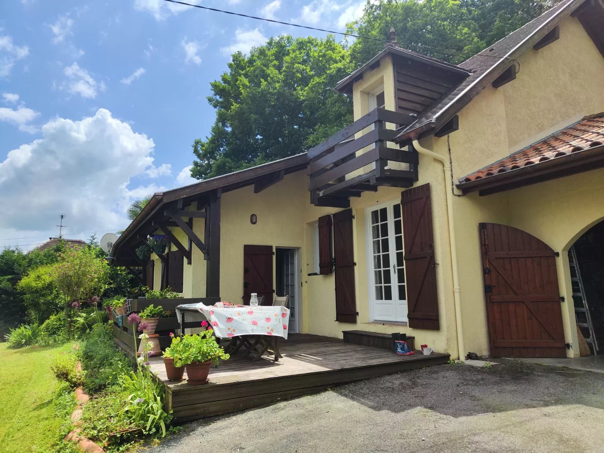 Charmante maison de ville avec jardin, forêt et ruisseau