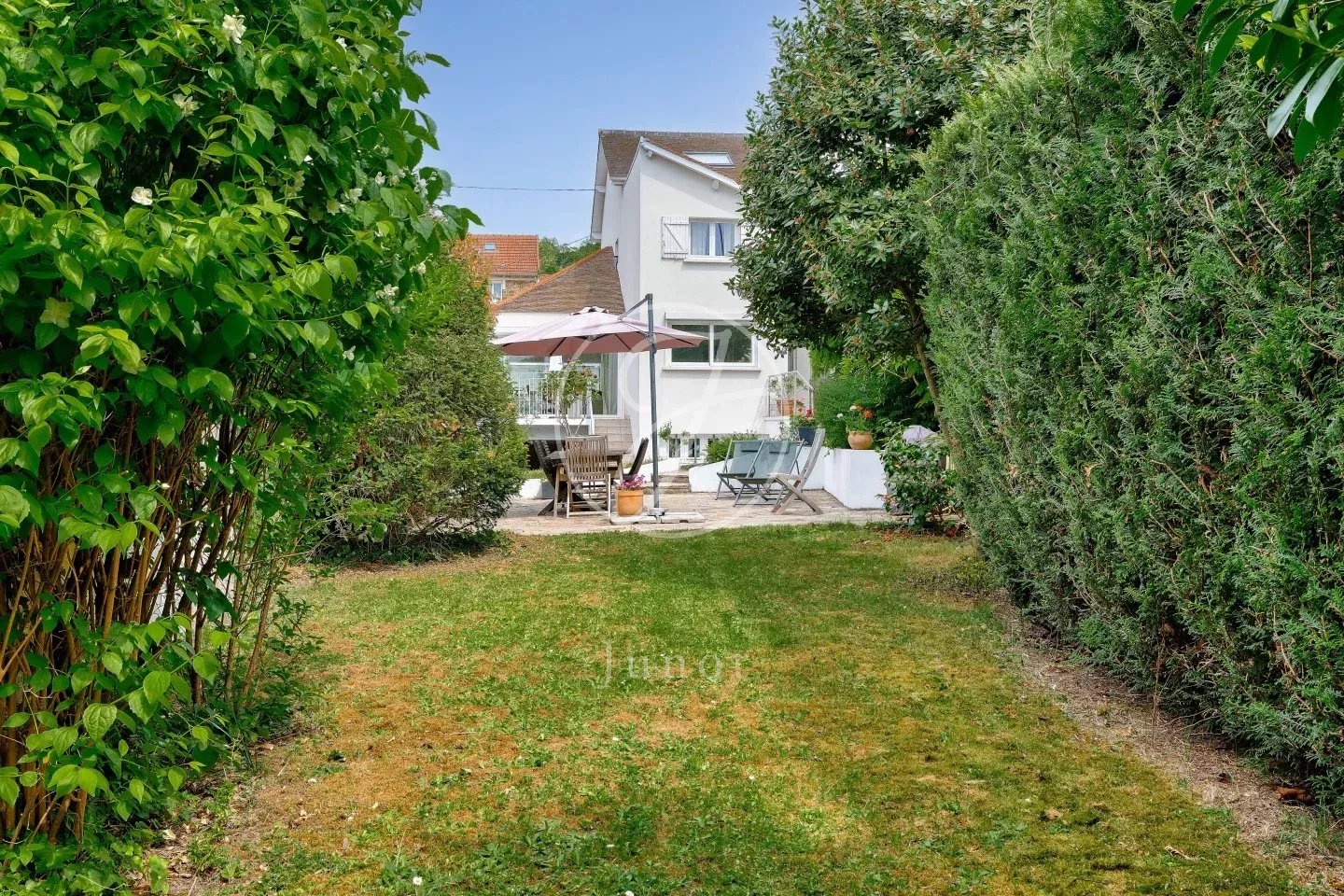 Rueil-Malmaison - MONT-VALERIEN - Maison à vendre - 206m² - 4 chambres - Jardin.