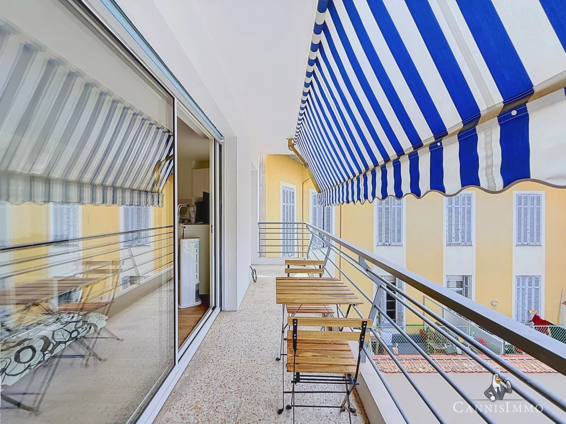CANNES CENTRE - GRAND STUDIO COIN NUIT BALCON