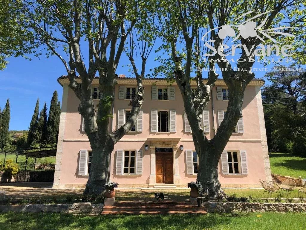 AUPS SUPERB PROPERTY SETS ON 5200 M² WITH POOL