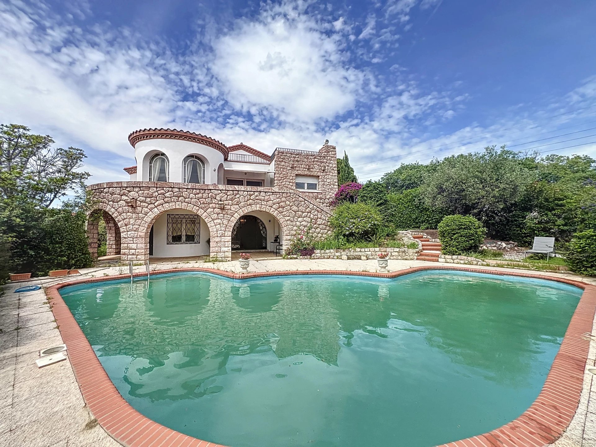 MAISON BOURGEOISE AVEC PISCINE ET JARDIN, PERPIGNAN