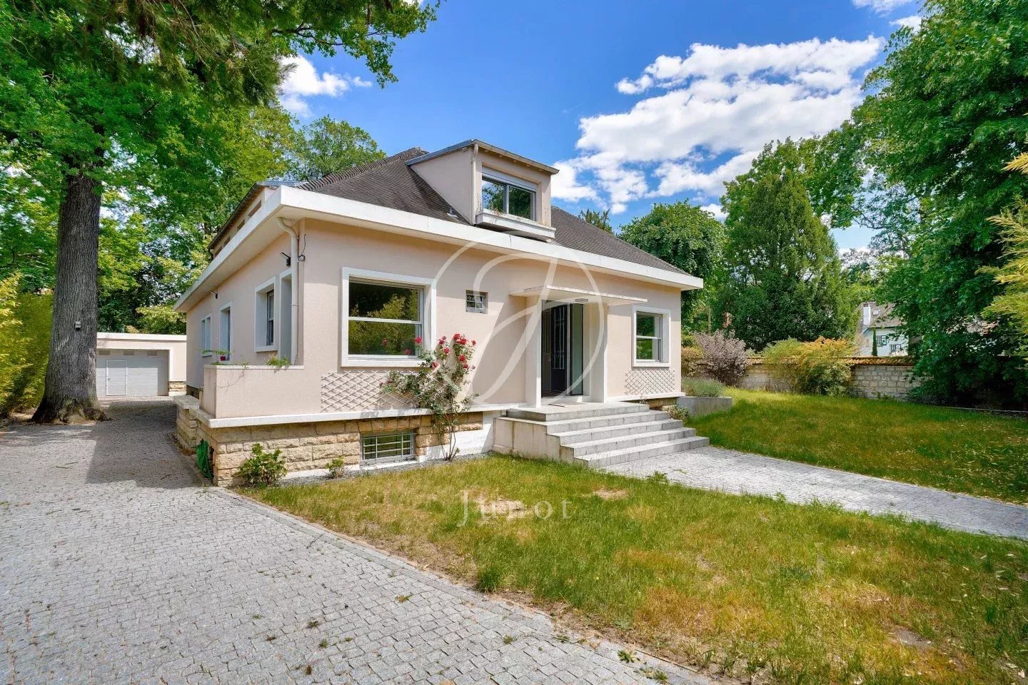 Le Vésinet - IBIS - Maison années 50 à vendre - 359m² - Terrain 973m².