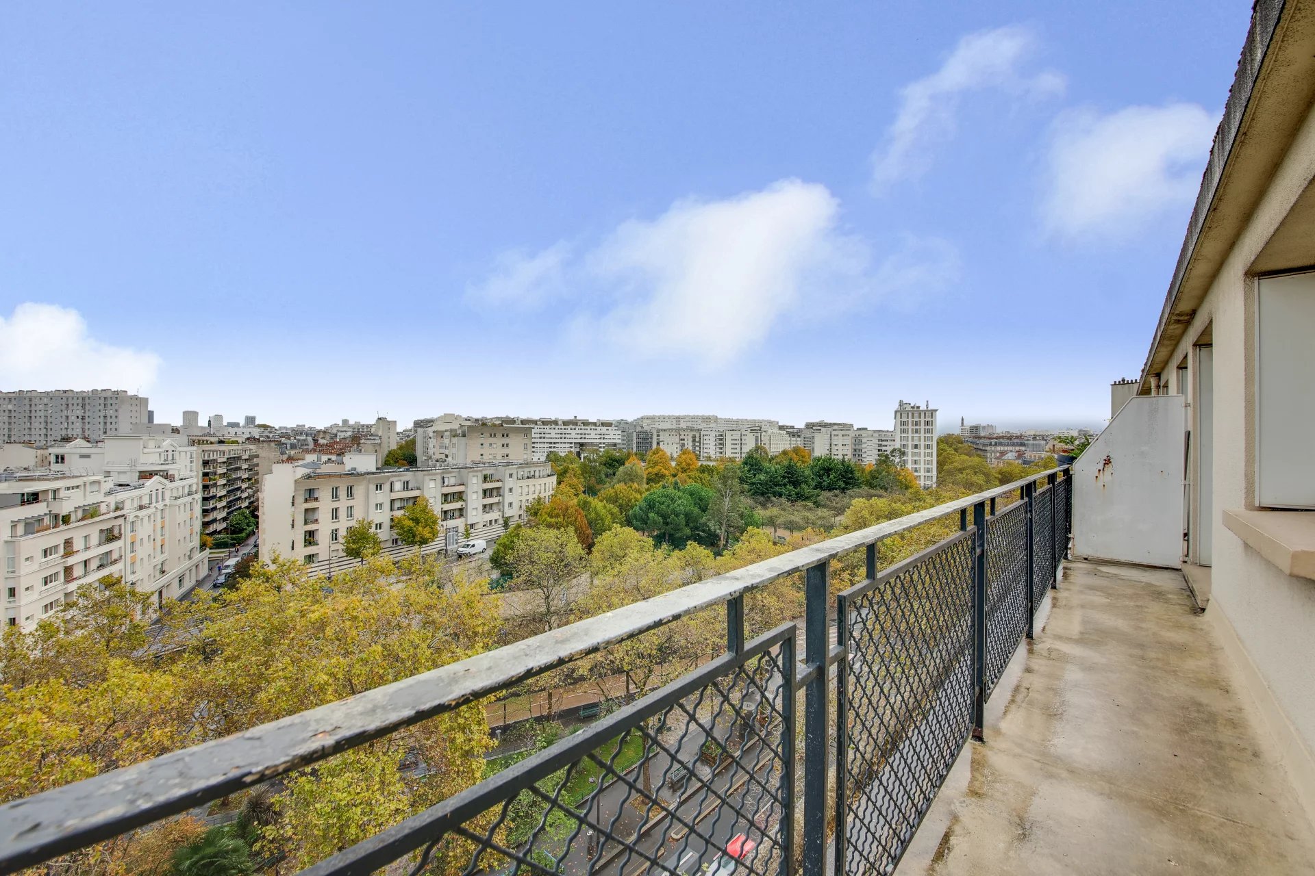 Balcon avec vue dégagée sur le ciel !