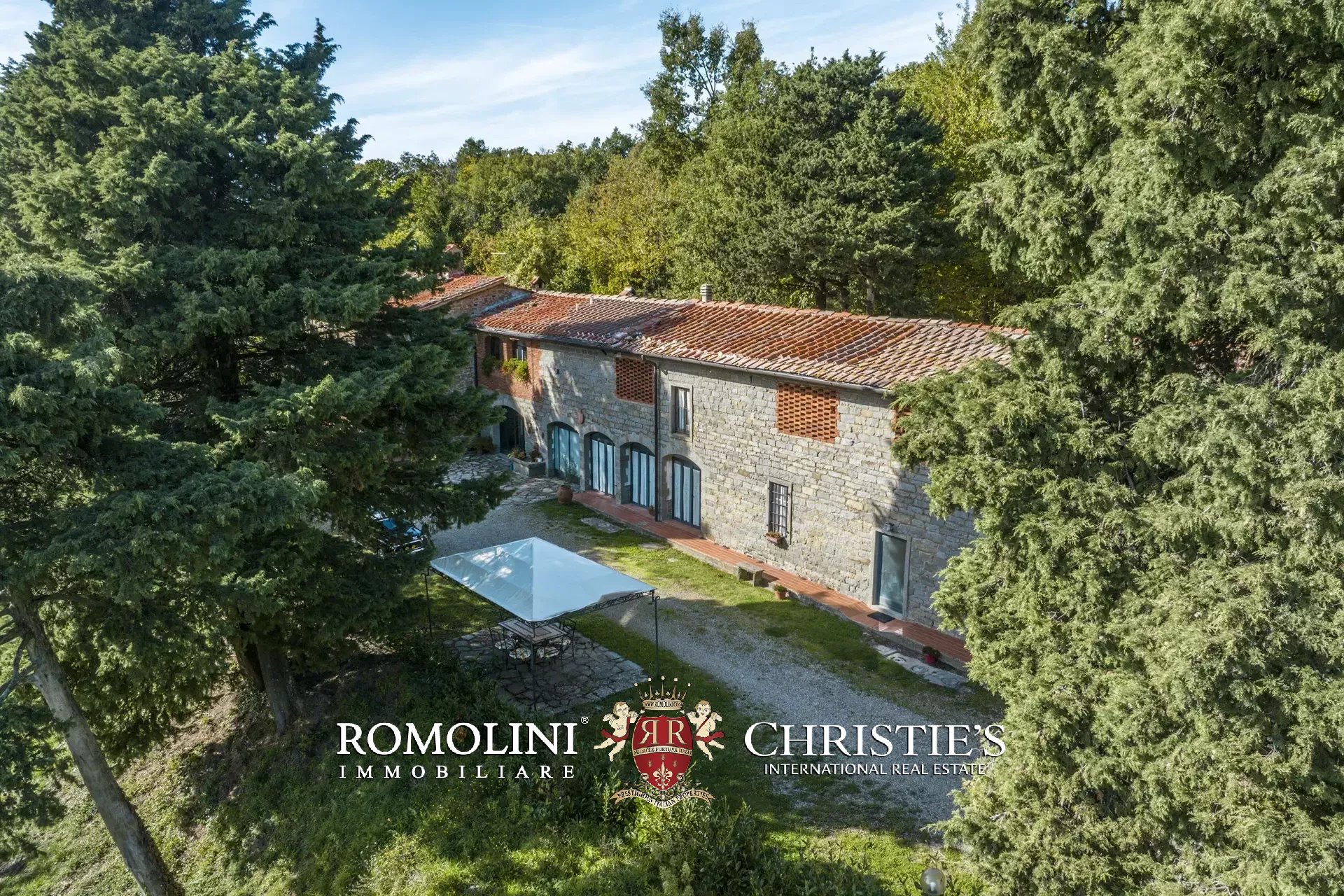 101-HA ESTATE WITH NATURAL SPRINGS FOR SALE BETWEEN AREZZO AND FLORENCE