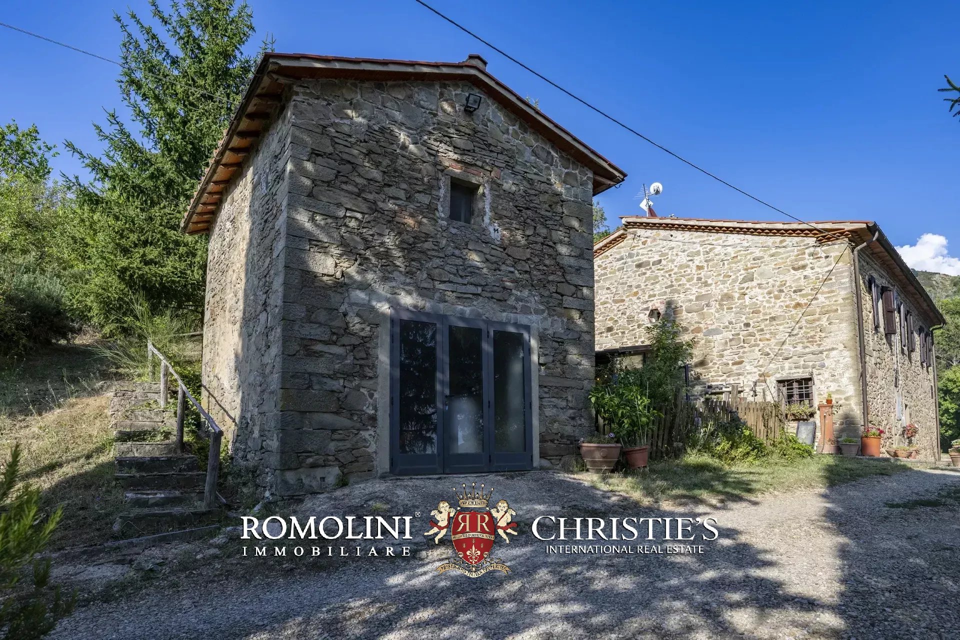 101-HA ESTATE WITH NATURAL SPRINGS FOR SALE BETWEEN AREZZO AND FLORENCE