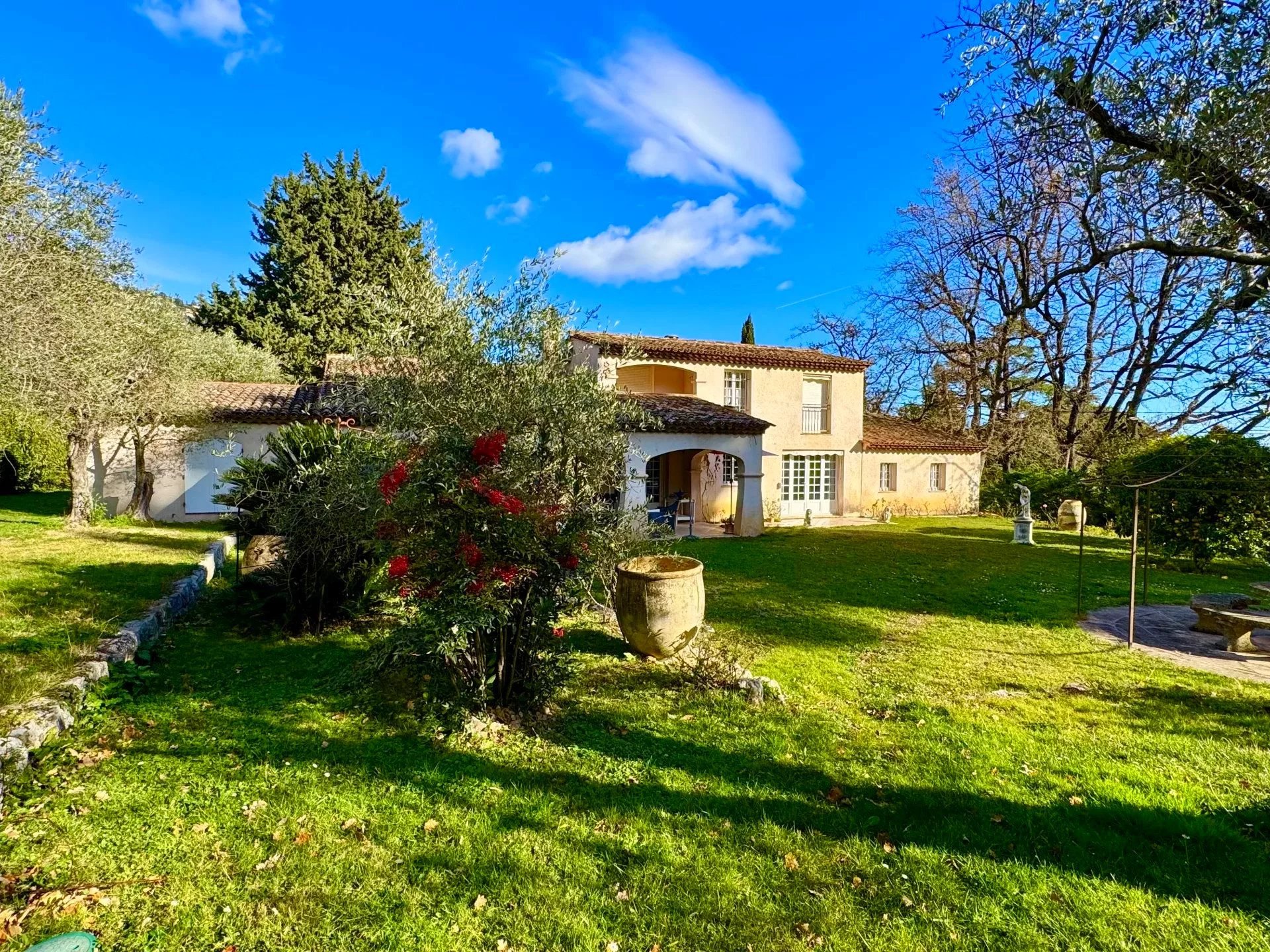 SPERACEDES SALE DETACHED VILLA ON FLAT PLOT WITH SWIMMING POOL