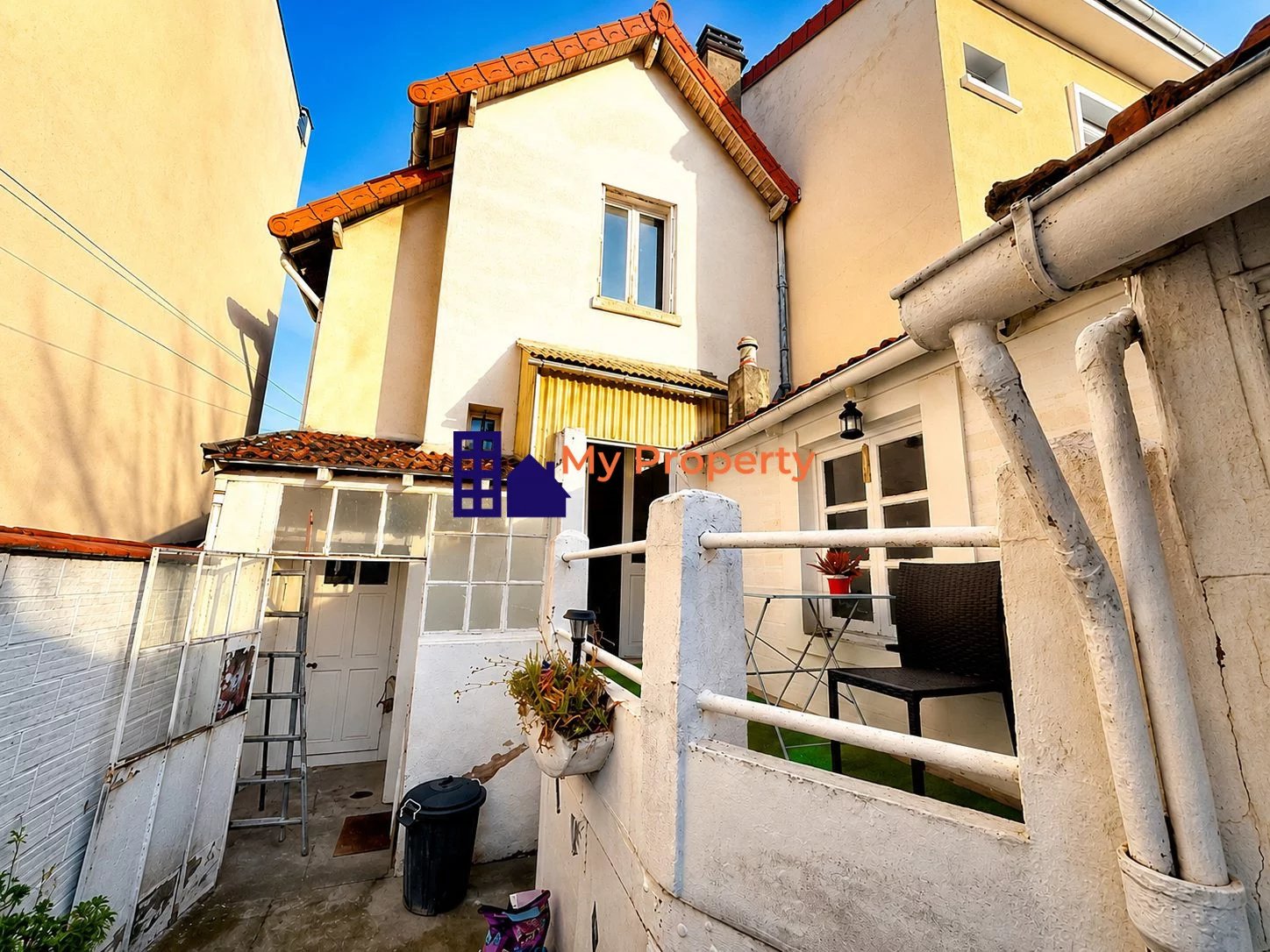 A vendre maison à 900 mètres de la gare quartier Main de Fer