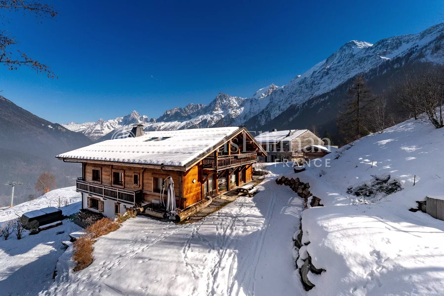 LES HOUCHES – Magnifique chalet de 8 chambres sur les pistes - Image nᵒ2