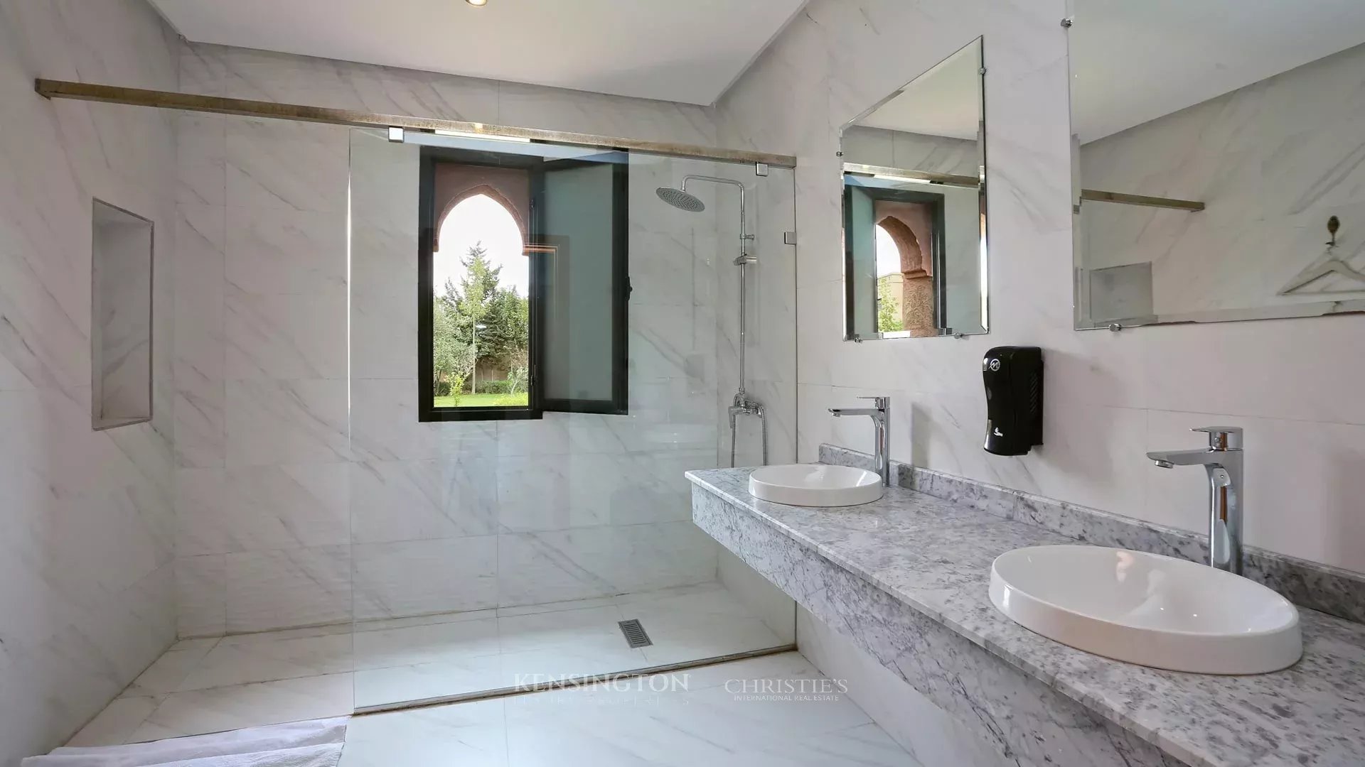 7 Bedroom Villa/Townhouse's Image 19