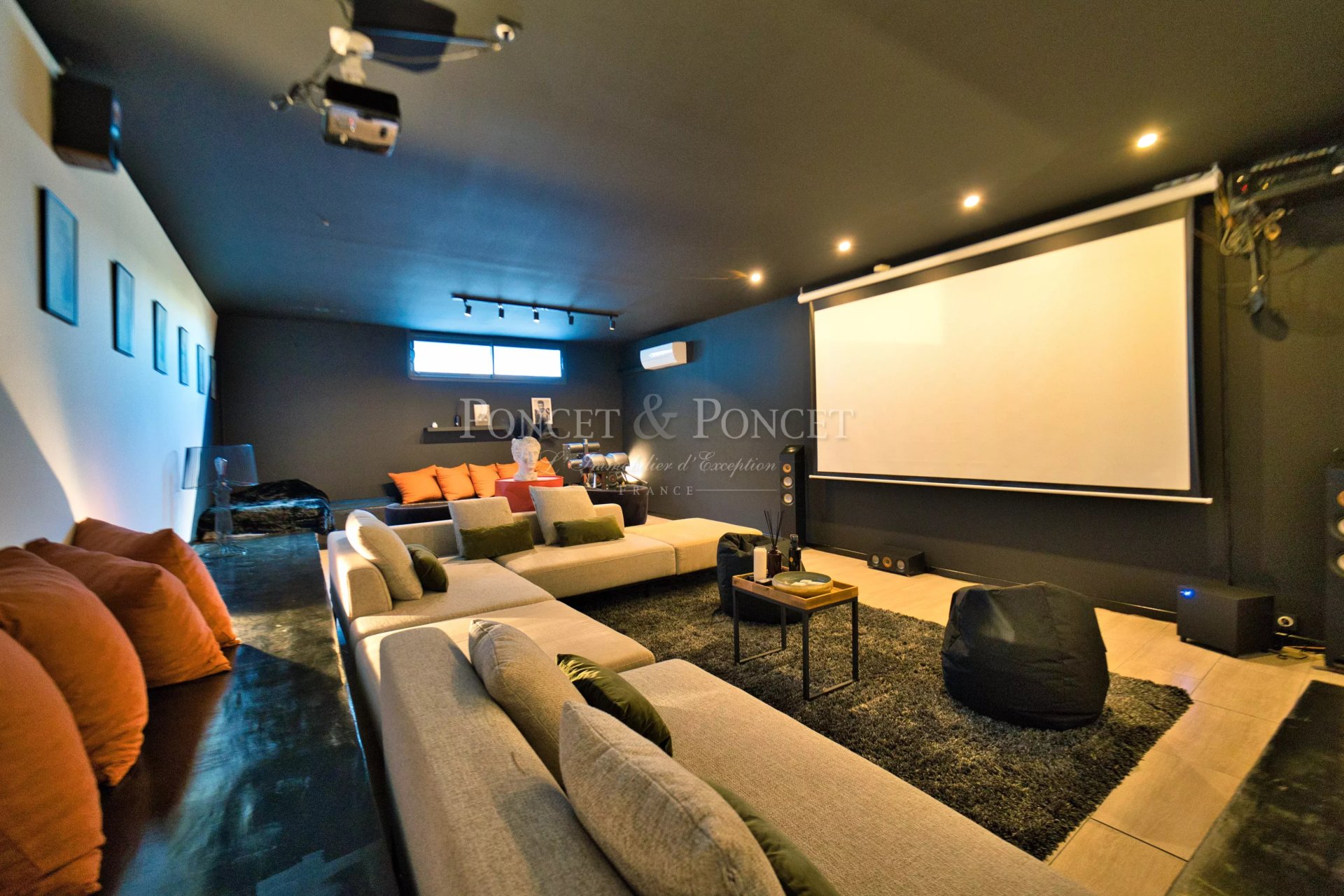 4 Bedroom Villa/Townhouse's Image 21