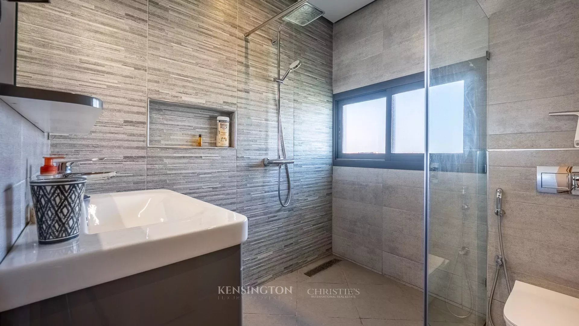 6 Bedroom Villa/Townhouse's Image 12