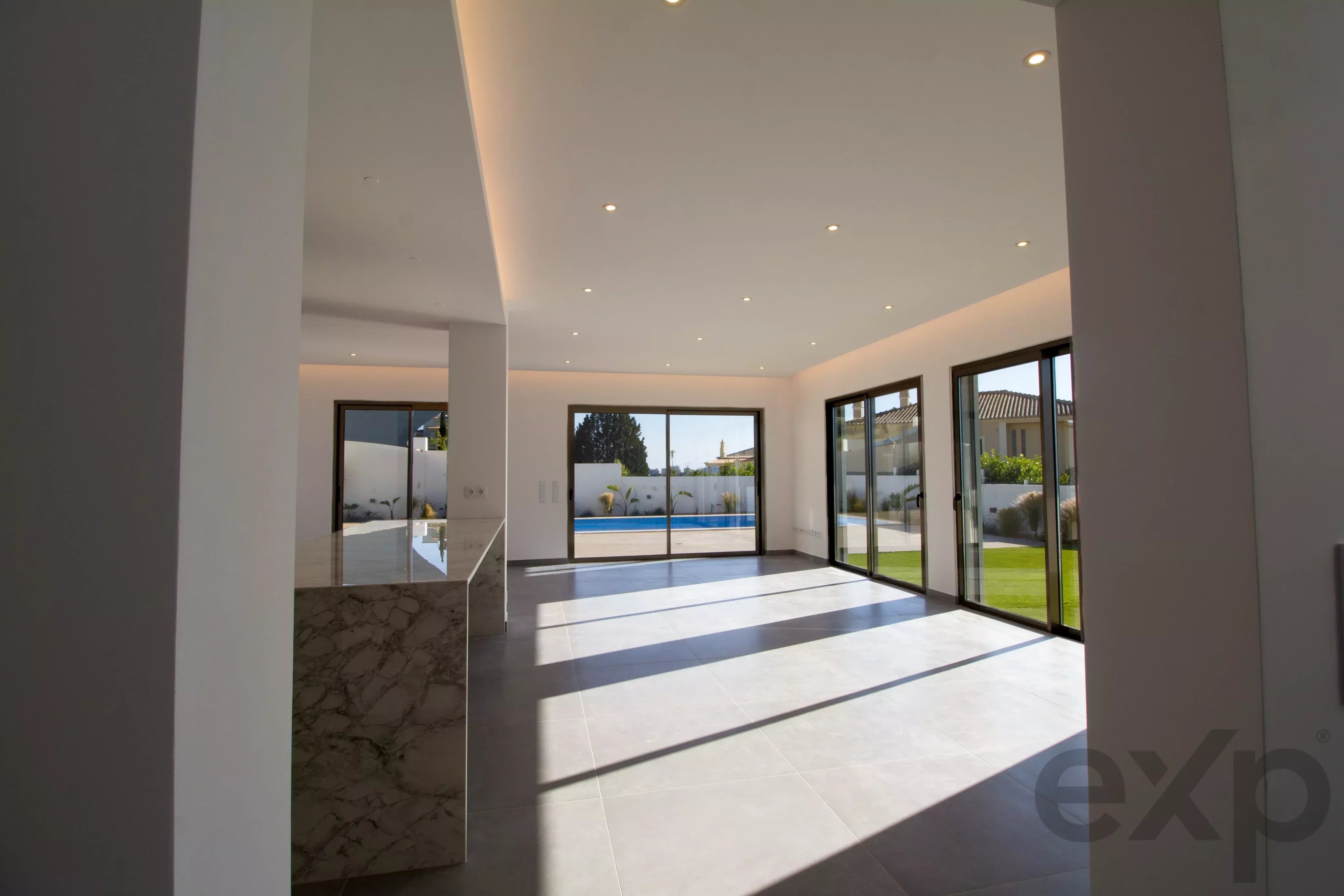 Luxury Contemporary Home with Sea View in Ferragudo 87049638 image 11