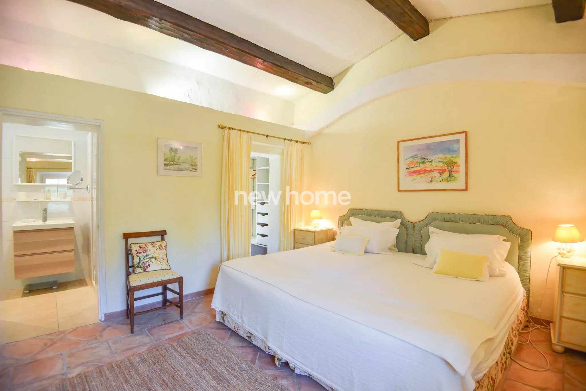 Maison 4 chambres au clame sur un beau terrain arboré