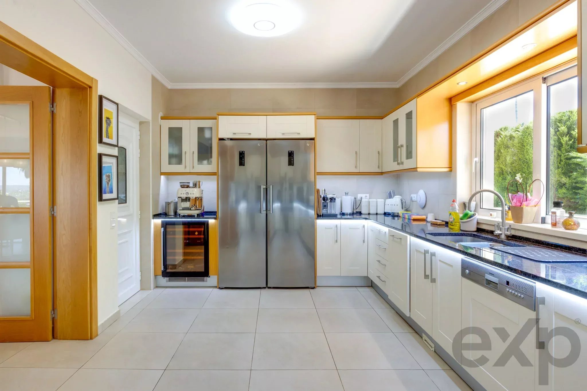 5-Bed American-Style Family Villa with Pool, Between Lagos and Praia da Luz 87053335 image 7