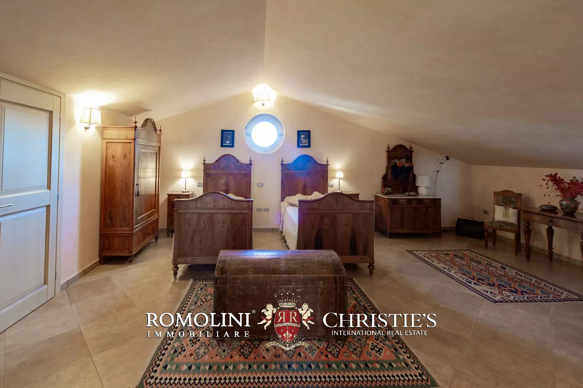 10 Bedroom Villa/Townhouse's Image 72