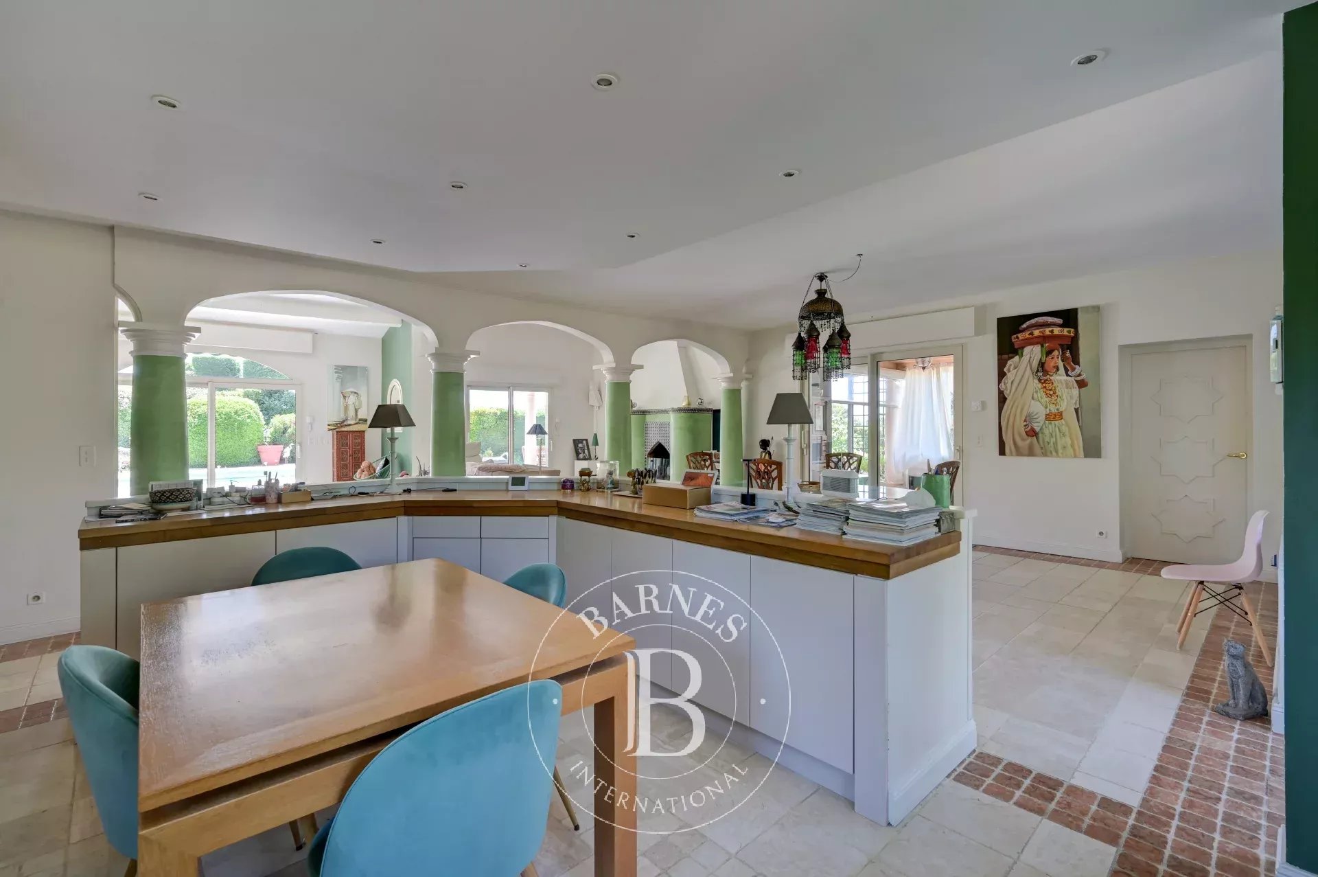 AIX-EN-PROVENCE – ARCHITECT VILLA – 6 SUITES – INFINITY POOL – LANDSCAPED GARDEN 1,1 HA - picture 12