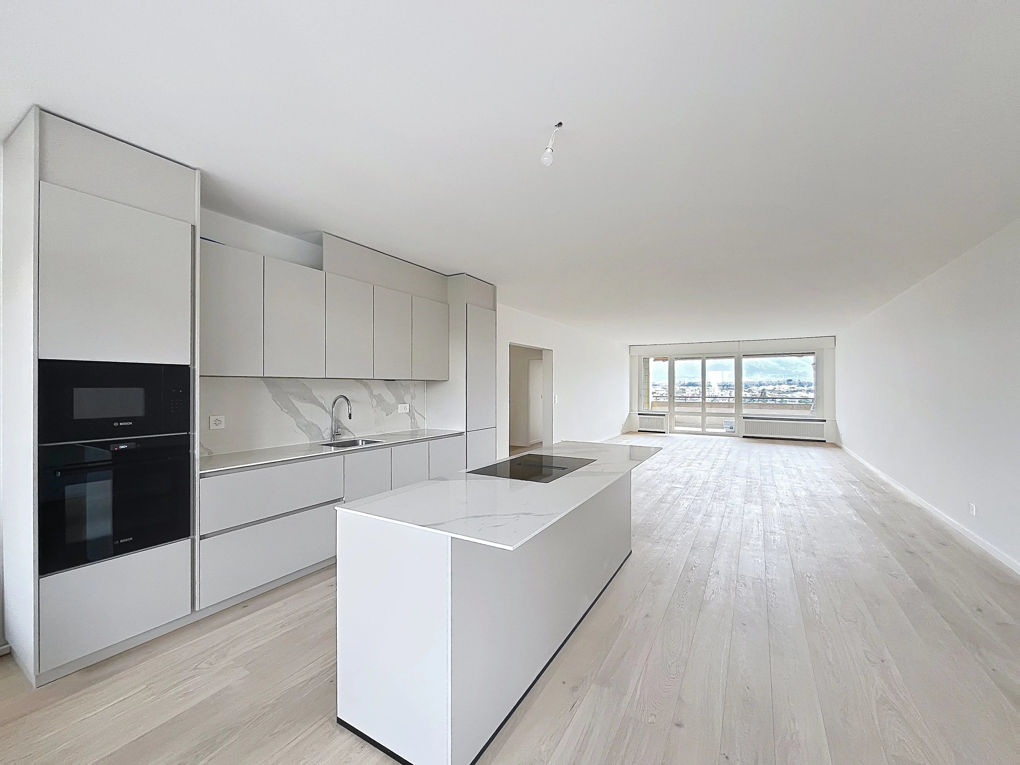 Renoviert – Genfer Wohnung mit Blick auf die Rade, die Kathedrale und den Jet d’Eau.