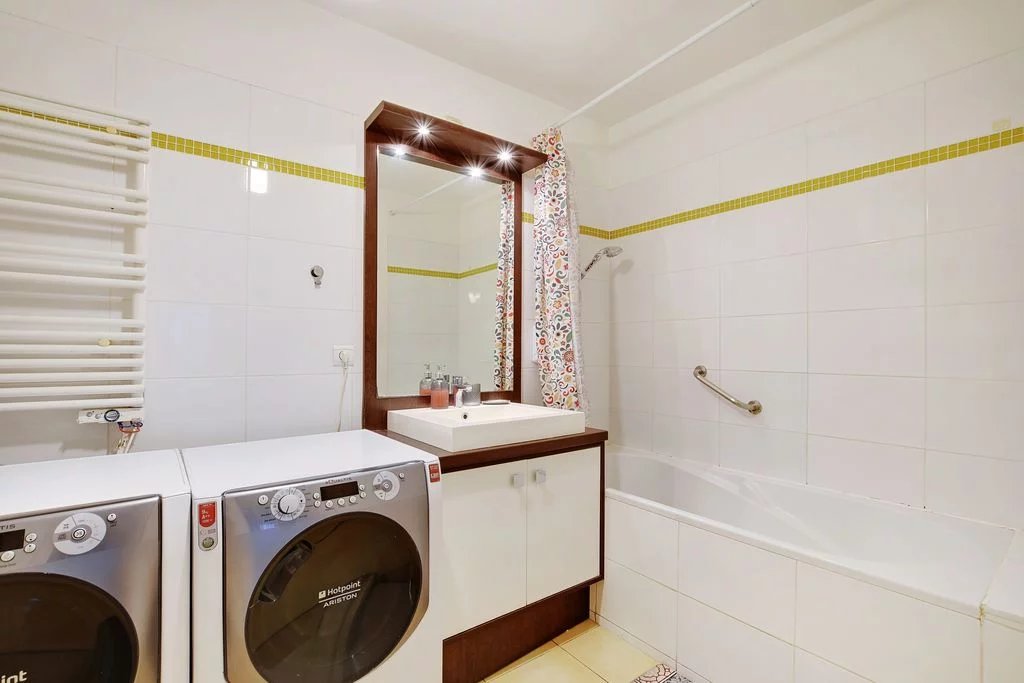 APPARTEMENT - 3 PIECES - VILLAGE RAMEY - 75018 - Image Array