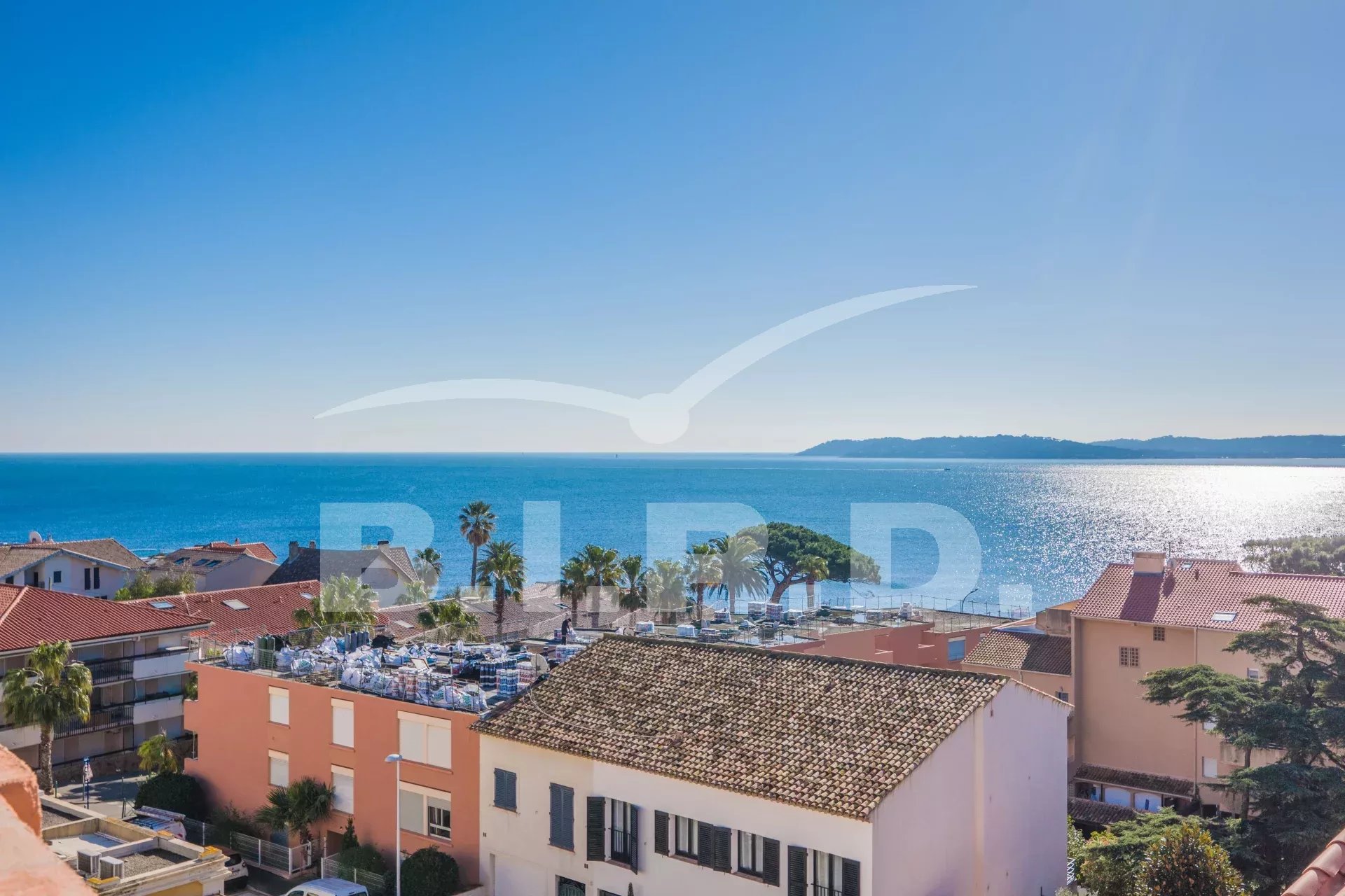 STE-MAXIME : APPARTEMENT VUE MER PANORAMIQUE