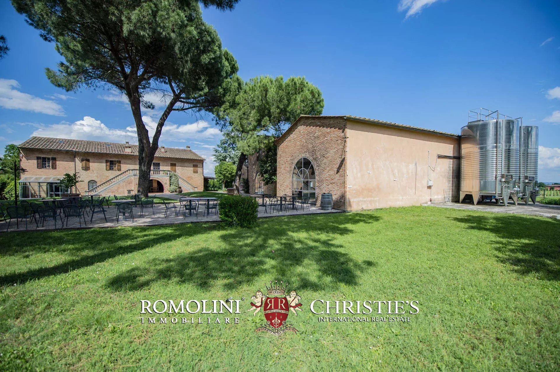 34 Bedroom Vineyard's Image 29