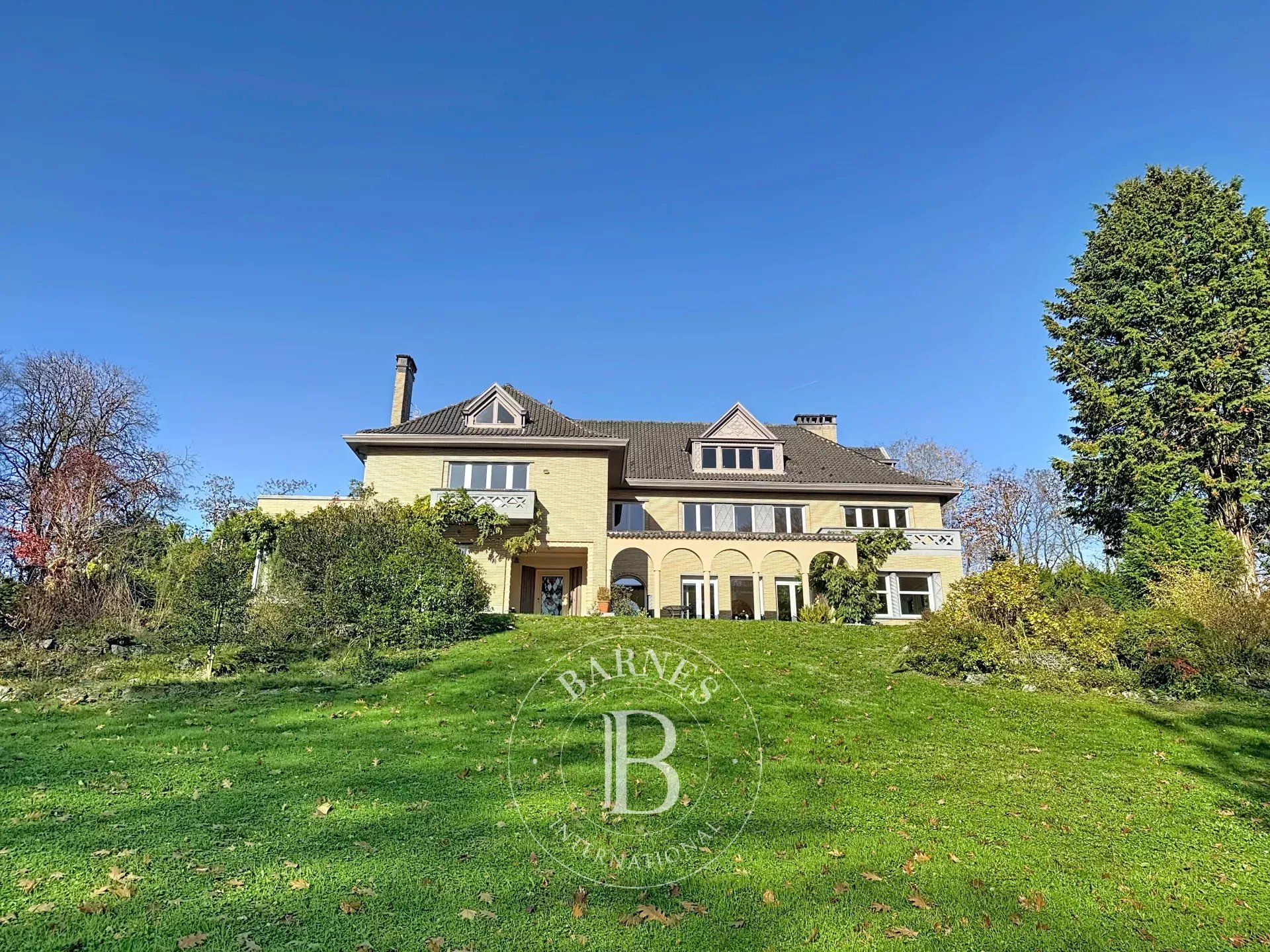 Ittre I Schitterende Art Deco residentie in een groene omgeving