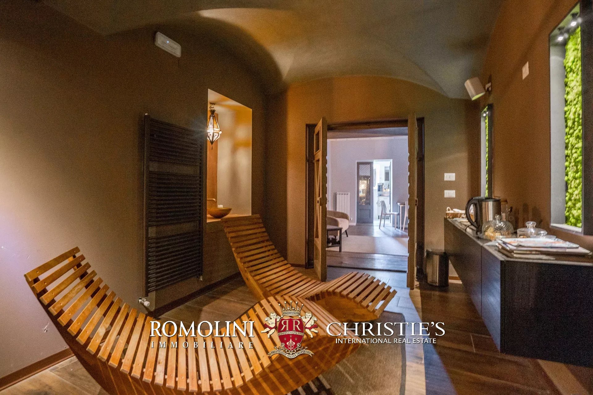 6 Bedroom Villa/Townhouse's Image 10