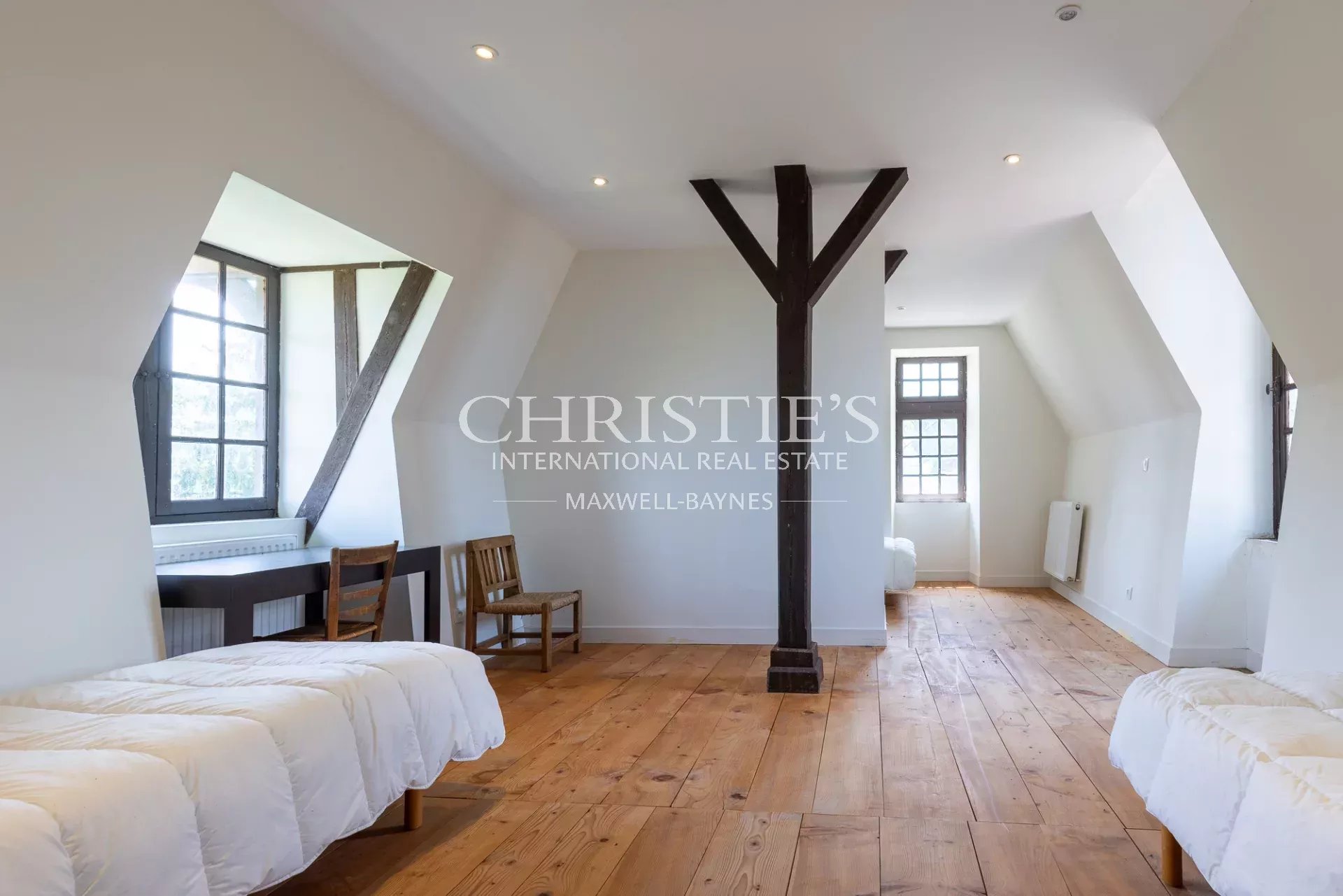 9 Bedroom Chateau's Image 23