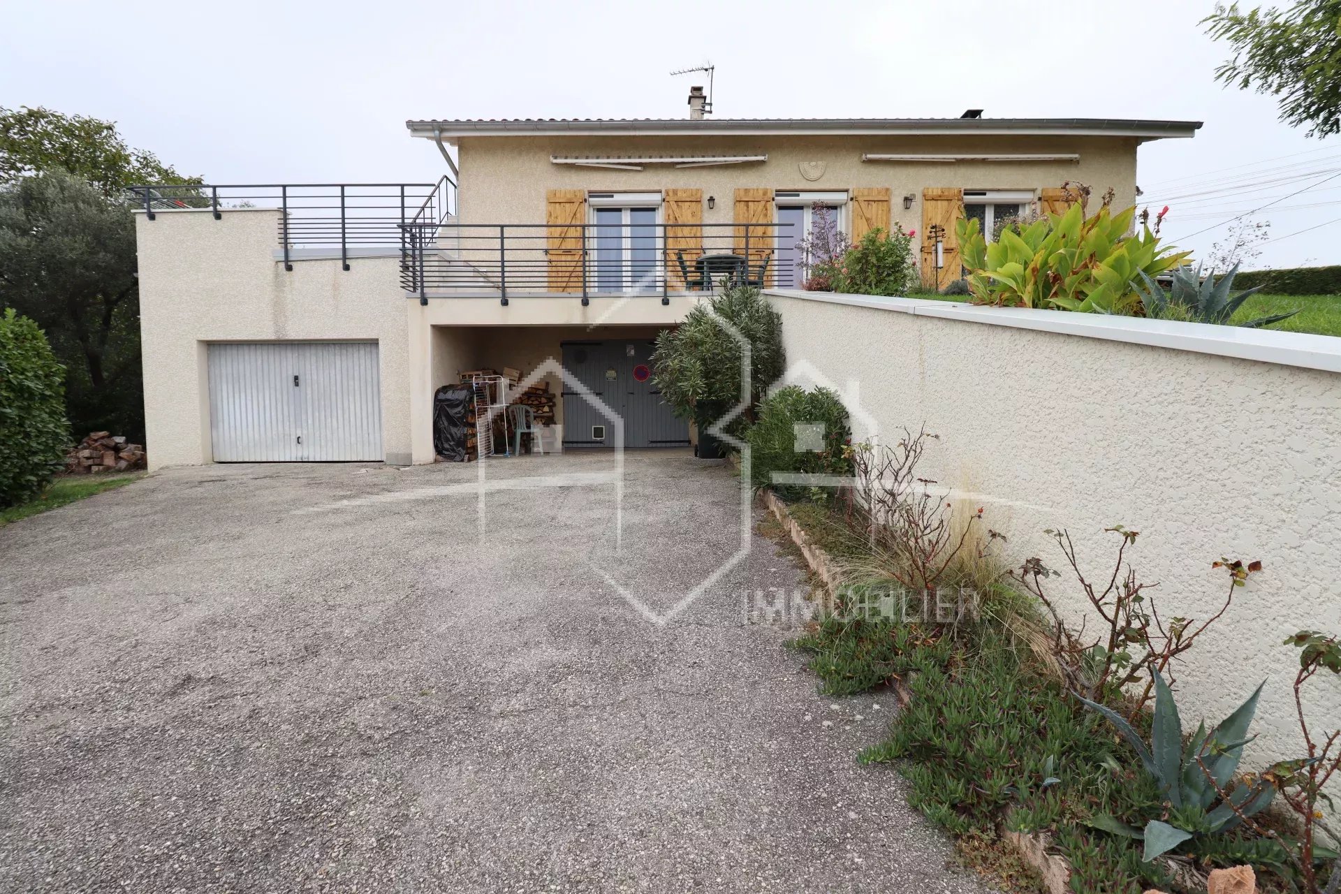 MAISON T4 AVEC VUE, SOUS-SOL ET PISCINE