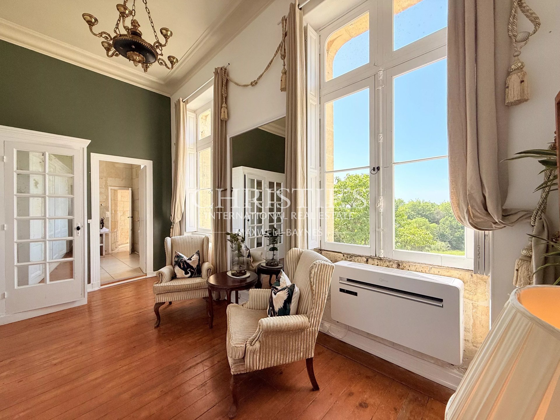 53 Bedroom Chateau's Image 21