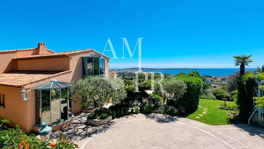 Villa for sale in Cannes — Luxury 5-Bedroom Sea View Villa for Sale in Cannes Private Estate