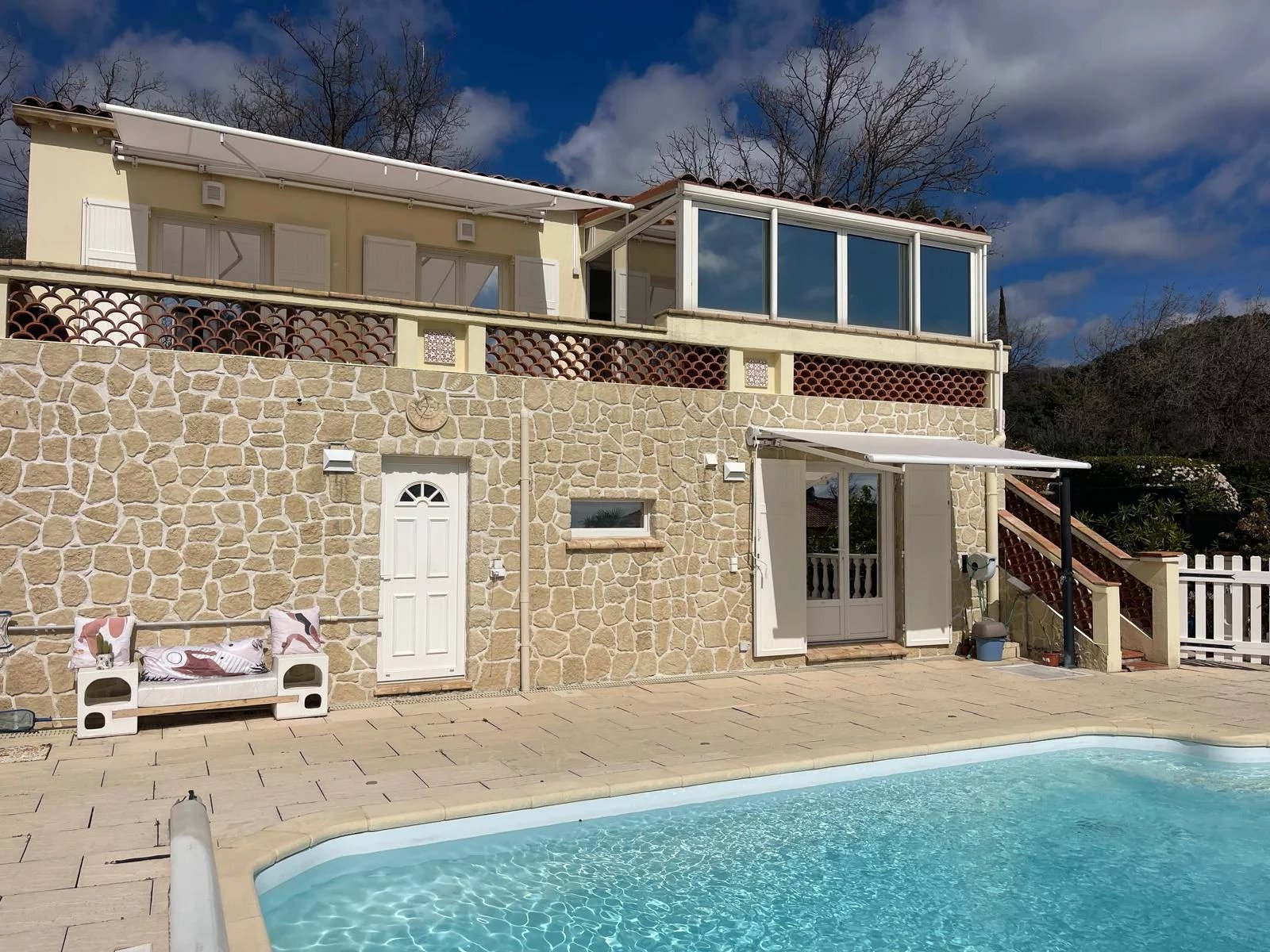 Renovated villa with studio, close to the village - Seillans