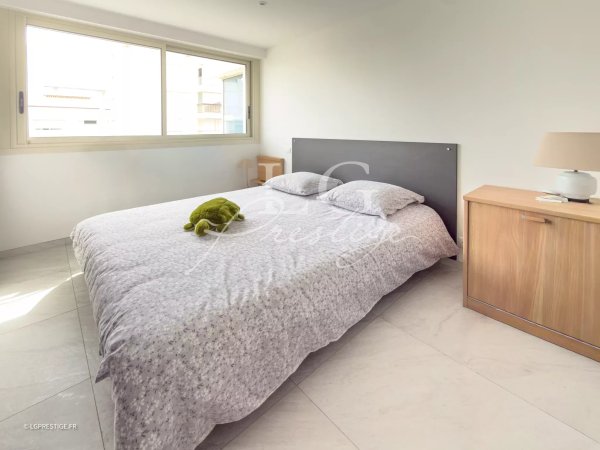 Elegant 2-Bedroom Luxury Apartment for Sale in Mandelieu, France — photo 6